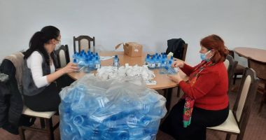 Stire din Social : Pregătiri de Bobotează. „Apa sfinţită va combate toţi microbii şi ne va ajuta să învingem orice frică”