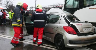 Stire din Eveniment : Avertisment: când poate deveni periculos „ajutorul” martorilor la accidentele rutiere