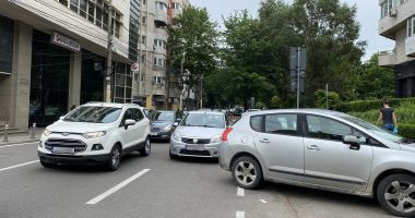 Trafic de coşmar şi haos al parcărilor în cartierul Tomis II. „Ne-au învrăjbit între noi!” - 2
