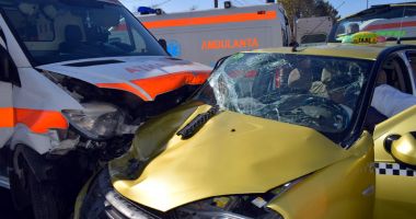 Stire din Eveniment : Plan pentru prioritatea în trafic. Ambulanțele, însoțite de mașini de poliție