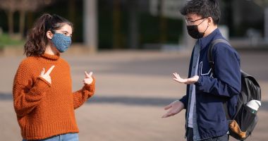 Stire din Cultură-Educație : Minune sau minciună! Au crescut brusc procentele de vaccinare a personalului din învățământ
