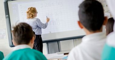 Stire din Cultură-Educație : Cei cinci profesori de nota 10 la proba scrisă a titularizării au readus Constanța în top