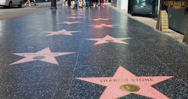 Stire din Politică-Administrație : Chelului îi lipseşte tichia de mărgăritar! Primăria Constanţa vrea să construiască o alee pentru vedete în stilul celei de la Hollywood