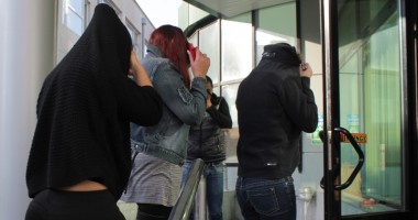 Stire din Eveniment : DE NECREZUT! PROXENETĂ LA 17 ANI. O puștoaică din Constanța racola minore de 14 ani!