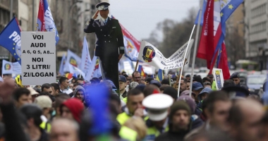 Polițiștii pun lacătul pe sedii. Noaptea nu se mai lucrează? - 3