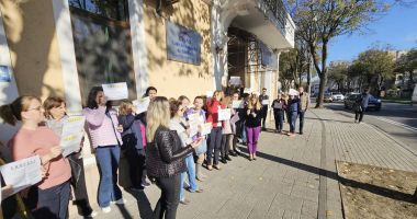 Stire din Politică-Administrație : Camera Deputaţilor. Veniturile personalului de la Casa Naţională de Asigurări de Sănătate - majorate