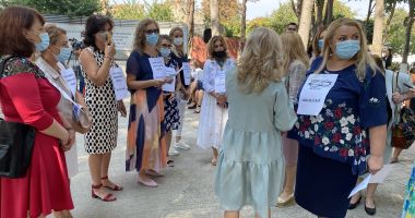 Protest inedit, în prima zi de şcoală. „Vrem spaţii pentru elevii noştri!” - 4