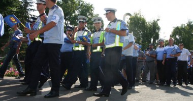 Stire din Eveniment : Polițiștilor le-a ajuns cuțitul la os! Vor să iasă în stradă