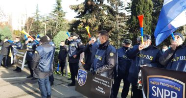 Protest al polițiștilor, grefierilor și pensionarilor, la Constanța. „Suntem umiliți!” - 10