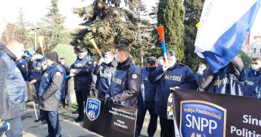 Protest al polițiștilor, grefierilor și pensionarilor, la Constanța. „Suntem umiliți!” - 12