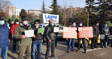 Protest al polițiștilor, grefierilor și pensionarilor, la Constanța. „Suntem umiliți!” - 13
