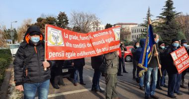 Protest al polițiștilor, grefierilor și pensionarilor, la Constanța. „Suntem umiliți!” - 4