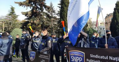 Protest al polițiștilor, grefierilor și pensionarilor, la Constanța. „Suntem umiliți!” - 8