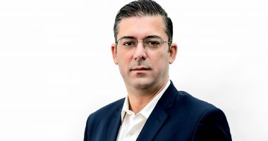 Stire din Politică-Administrație : Marius Horia Țuțuianu: „Domnule Iohannis, dați-vă  jos haina de agent electoral al PNL!”