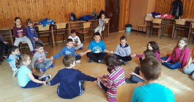 "A-i face copilului viața ușoară, ca părinte, înseamnă să-l educi, nu să-i oferi mulți bani, gadgeturi, mașină..." - 2