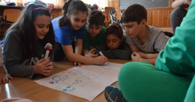 "A-i face copilului viața ușoară, ca părinte, înseamnă să-l educi, nu să-i oferi mulți bani, gadgeturi, mașină..." - 3