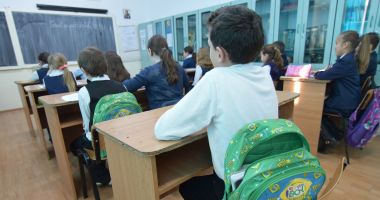 Stire din Cultură-Educație : Elevii cer mai mulți psihologi școlari. "Cazul de la Constanța trebuie să fie un semnal de alarmă!"