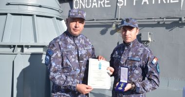 Decorații oferite echipajului unei nave, pentru misiunea din Marea Mediterană - 4