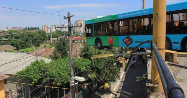IMAGINI INCREDIBILE / Autobuz la un pas de prăbușire de pe podul de la Butelii - 8