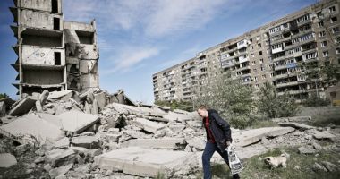 Stire din Actualitate : Rușii au bombardat 40 de orașe din Donbas. Zelenski cere mai multe arme Occidentului
