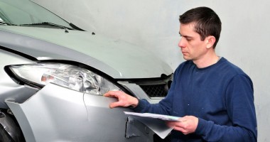 Stire din Eveniment : RCA-ul te "usucă" la buzunar? Cu cât s-a scumpit polița în ultimul an