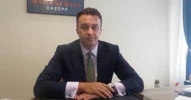 Stire din Social : Constanța se întoarce la origini. Gata cu pereții roz și tâmplăria PVC pe clădirile vechi!