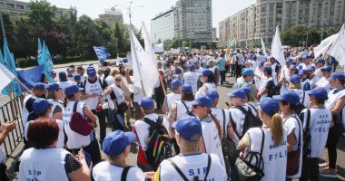 Final de protest cu avertizare de grevă, batjocorită de sindicaliști. "Poate după ce se încheie mediile" - 2