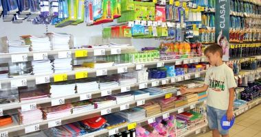 Stire din Economie : Rechizitele și uniformele școlare, în vizorul Protecției Consumatorilor