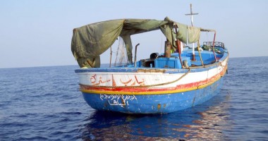 Stire din Eveniment : VIDEO. Record la frontieră: peste 130 de emigranți ilegali, înghesuiți pe un pescador