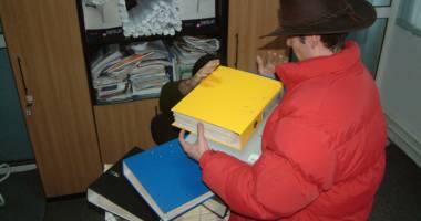 La pușcărie sau la măturat străzi? Infractorii scapă de temniță dacă muncesc în folosul comunității - 2