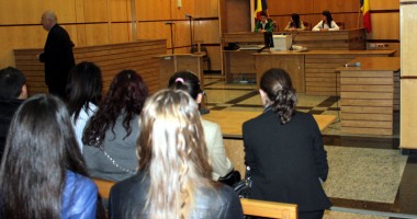 Stire din Eveniment : Cum poți trage de timp pentru a rămâne cu permisul de conducere în buzunar