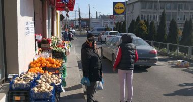 Stire din Social : "Slalom" printre restricții, la Constanța. Foială mare în Tomis 3 și la Cireșica