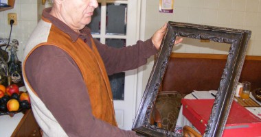 Omul care reface, din resturi, mobilier de artă - 3