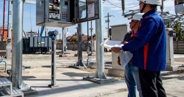 Stire din Economie : Reţeaua de energie din Poarta Albă, extinsă cu 12 km. Sute de loturi racordate la curent electric
