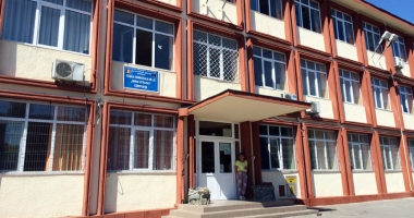 Stire din Cultură-Educație : Revolta părinților în școlile constănțene. Suprapopularea claselor naște... războaie