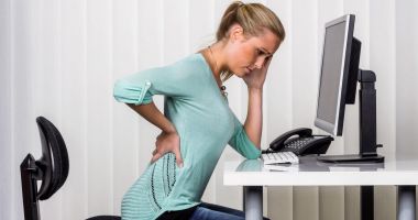 Stire din Sănătate : Simţiţi dureri în zona rinichilor? Iată de ce boli puteți suferi