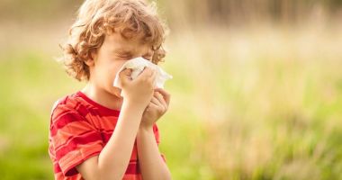 Stire din Sănătate : Aveţi grijă de copii! Rinita alergică bate la uşă