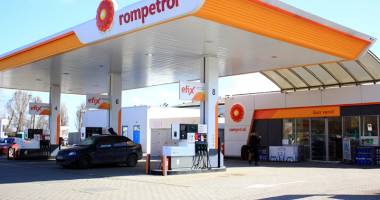 Stire din Economie : Rompetrol Rafinare, creștere cu 15% a cifrei de afaceri, anul trecut