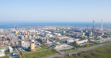 Stire din Economie : Rompetrol Rafinare reia producţia de benzină şi motorină, în rafinăria Petromidia