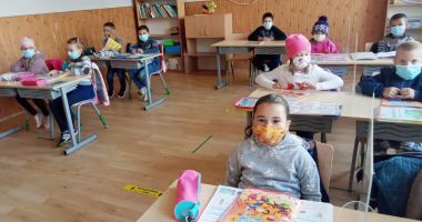 Stire din Cultură-Educație : Gata de şcoală cu sprijinul „Rompetrol” - acces la infrastructura IT pentru zonele rurale din Constanţa
