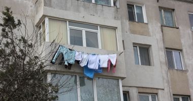 Administrația locală face ordine în cartiere! Gata cu „albiturile” atârnate la balcoane - 3