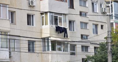 Administrația locală face ordine în cartiere! Gata cu „albiturile” atârnate la balcoane - 2