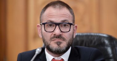 Stire din Economie : S-a făcut dreptate! Raiffeisen Bank va restitui 21,7 milioane de euro clienților români păgubiți
