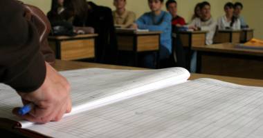 Stire din Cultură-Educație : Profesorii constănțeni vor rămâne încremeniți: li se dublează salariile!