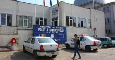 Stire din Eveniment : Un constănțean acuză că a fost umilit în public de polițiști
