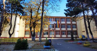 Învăţământul constănţean, zguduit de un nou scandal! Profesor reclamat pentru hărţuire - 2