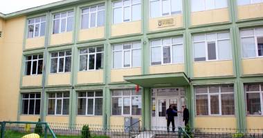Stire din Cultură-Educație : Un nou scandal la Școala nr. 28. "Explozie" la bibliotecă!