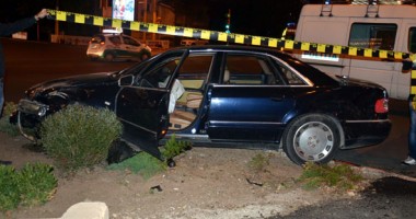 Stire din Eveniment : Scenariu desprins din filmele polițiste. Un banal accident soldat cu descinderi și trei arestări
