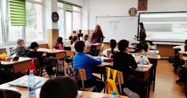 Şcoli în buricul Constanţei, dar fără săli de sport. Peste 1.600 de copii fac mişcare înghesuiţi în clase - 2