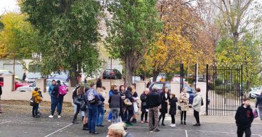 Revoltă la Școala nr. 30! Pretențiile unui părinte afectează elevii rămași fără profesor - 2